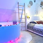 Lägenhet The Pearl - Jacuzzi - Cinema - Patio - Parking *
