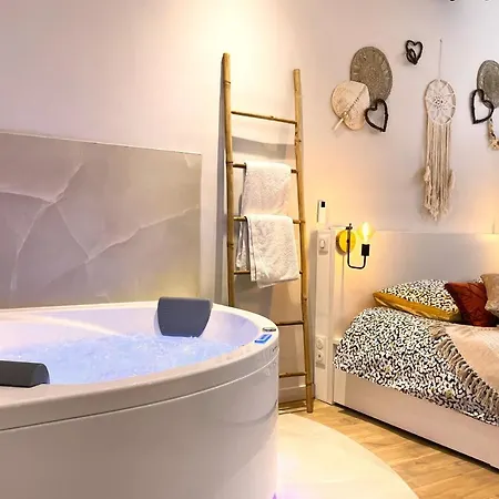 The Pearl - Jacuzzi - Cinema - Patio - Parking Διαμέρισμα Χάβρη