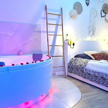 Apartment The Pearl - Jacuzzi - Cinema - Patio - Parking *